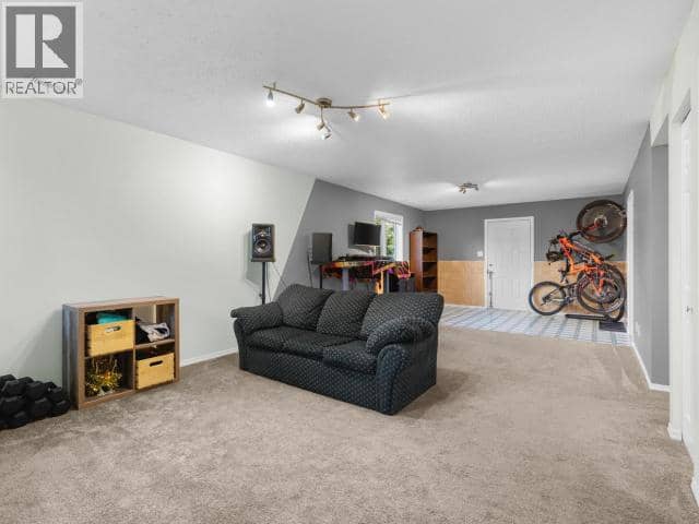 22 Garnet Crescent — photo 19 of 32