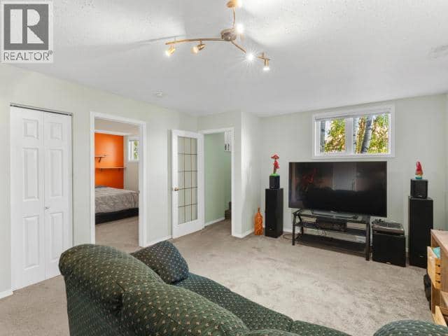 22 Garnet Crescent — photo 22 of 32