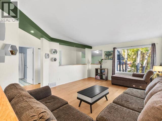22 Garnet Crescent — photo 5 of 32