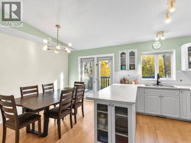 22 Garnet Crescent — photo 8 of 32