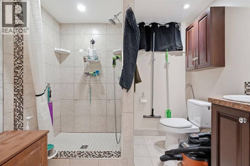 1037 Regal Crescent NE — photo 24 of 34