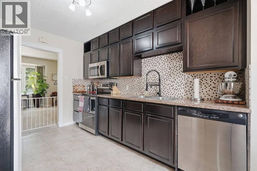 1037 Regal Crescent NE — photo 10 of 34