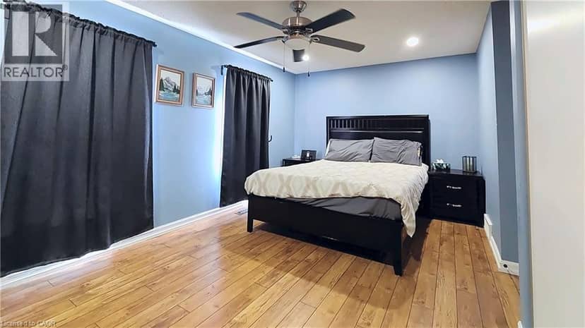 25 TIMBERLANE Crescent — photo 11 of 25