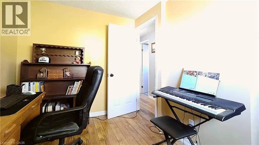 25 TIMBERLANE Crescent — photo 15 of 25