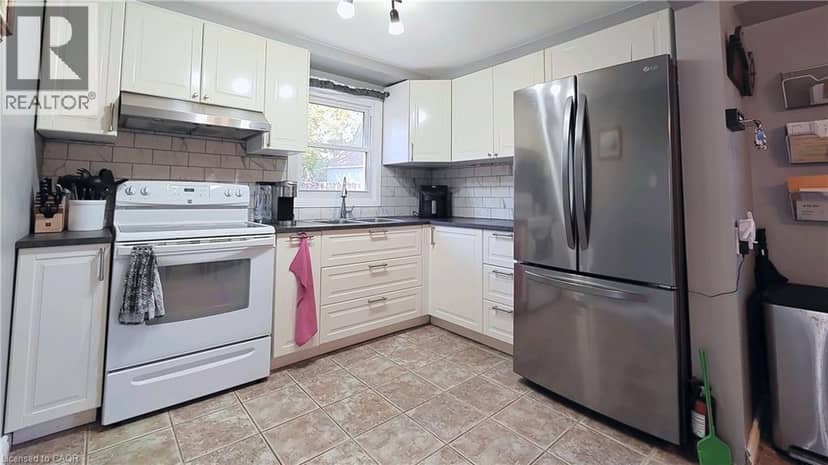 25 TIMBERLANE Crescent — photo 9 of 25