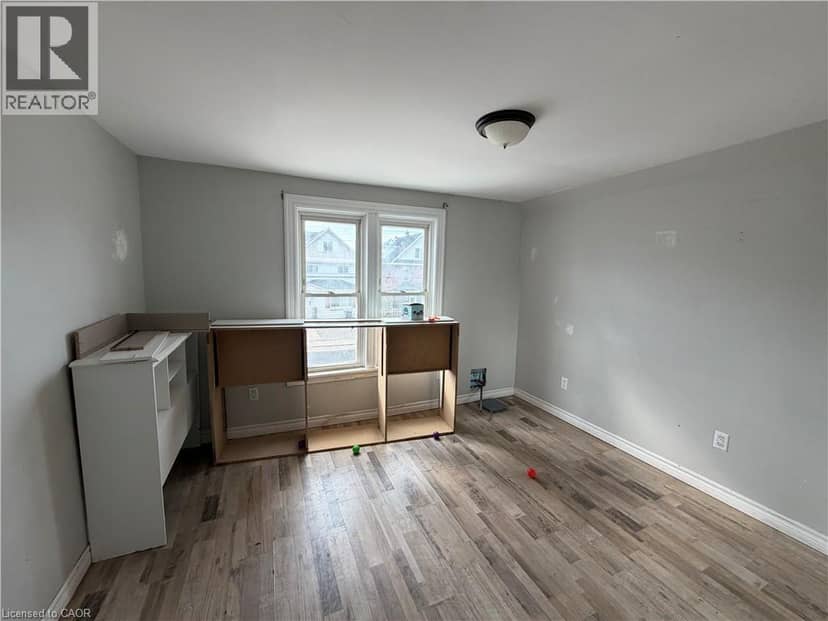 160 ALBERT Street E — photo 9 of 12