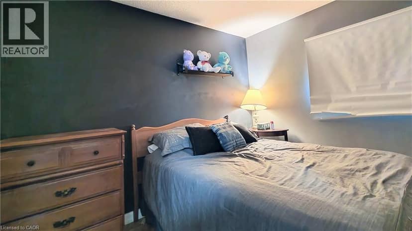 25 TIMBERLANE Crescent — photo 16 of 25