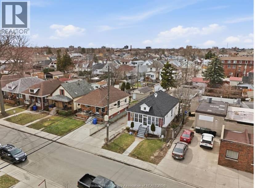 1023 Hall Avenue, Windsor, photo 3