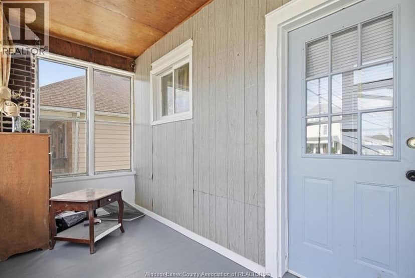1023 Hall Avenue, Windsor, photo 5