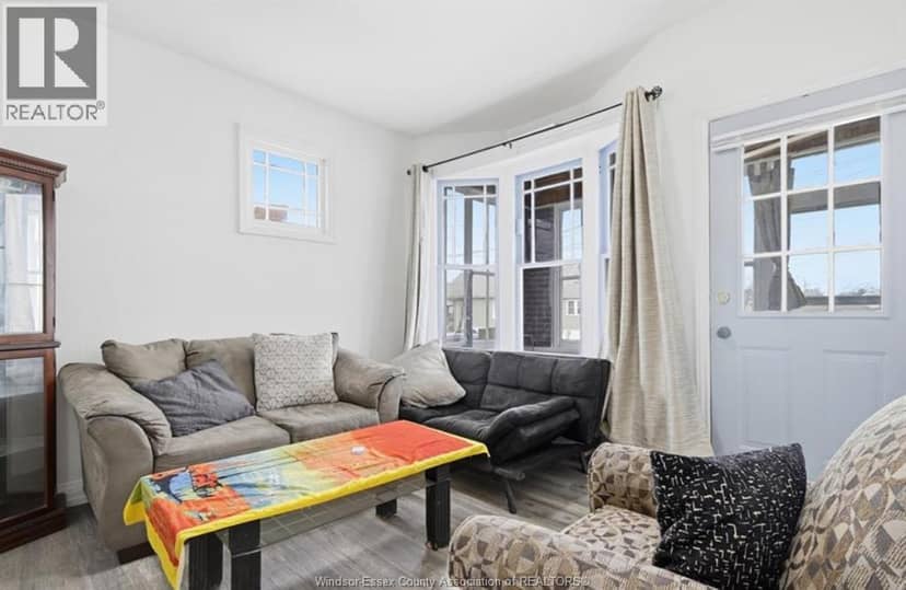 1023 Hall Avenue, Windsor, photo 6