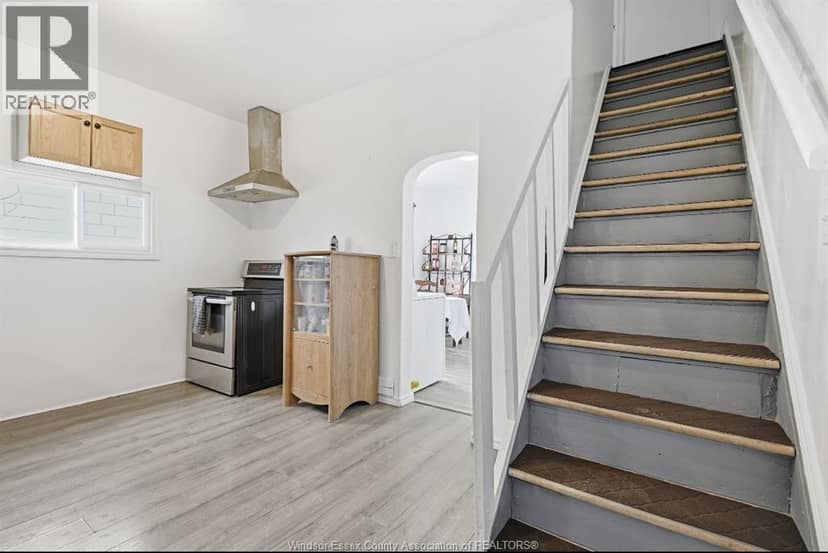 1023 Hall Avenue, Windsor, photo 8