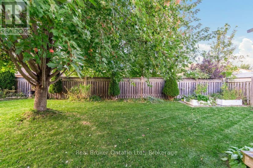 22 Burton Crescent — photo 25 of 27