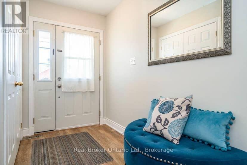 22 Burton Crescent, Springwater, photo 4