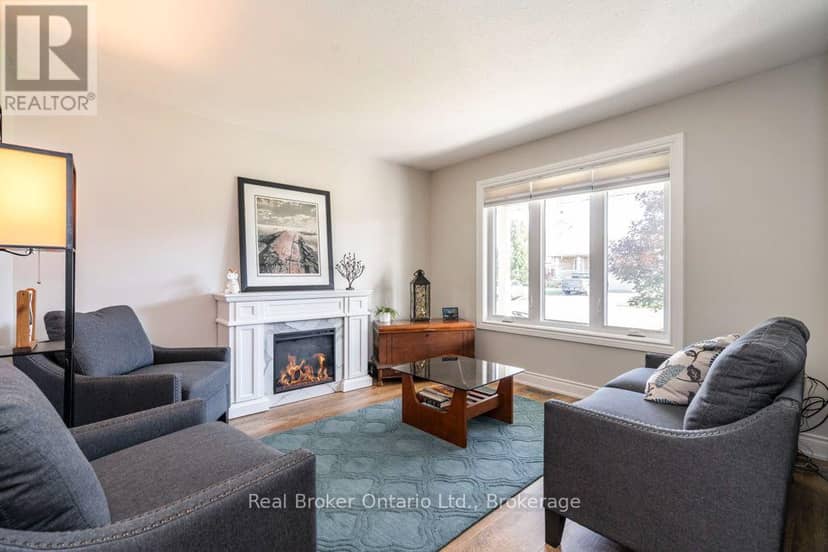 22 Burton Crescent, Springwater, photo 5