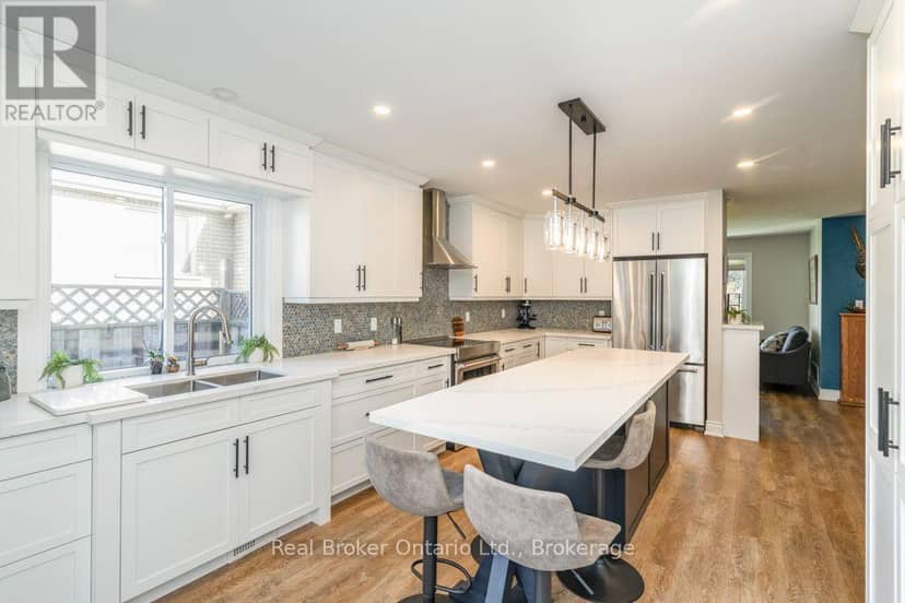 22 Burton Crescent, Springwater, photo 7
