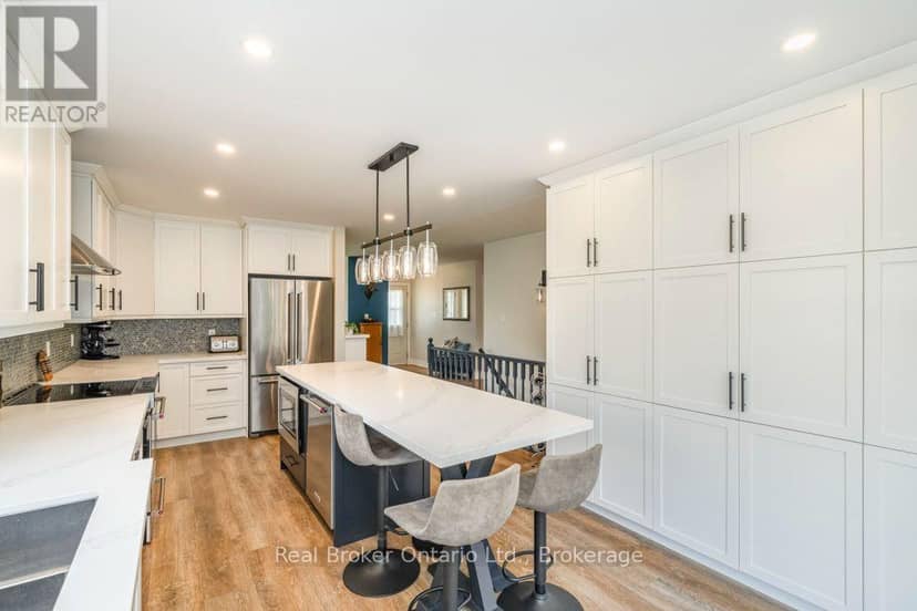 22 Burton Crescent — photo 9 of 27