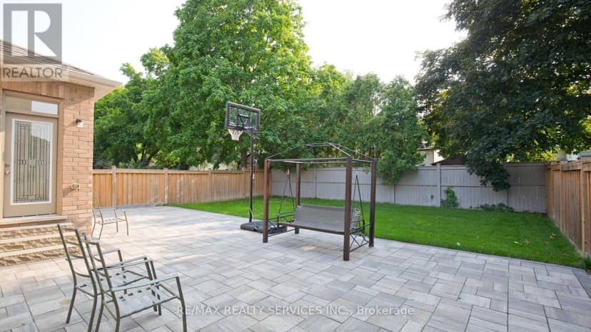 104 Sharpe Crescent — photo 30 of 34