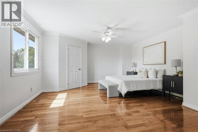 12 SUMNER Crescent — photo 19 of 28