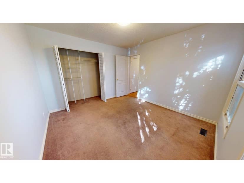 240 Humberstone Rd NW — photo 11 of 36