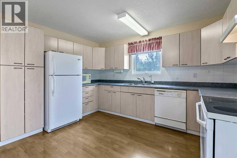 2701 24 Avenue — photo 14 of 40