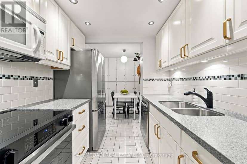 206 - 812 Burnhamthorpe Road — photo 14 of 40