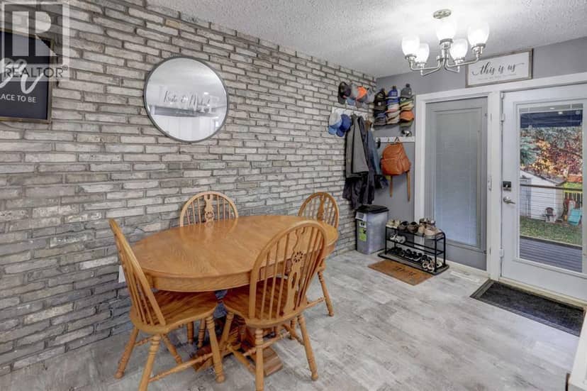 2314 26 Street — photo 9 of 40