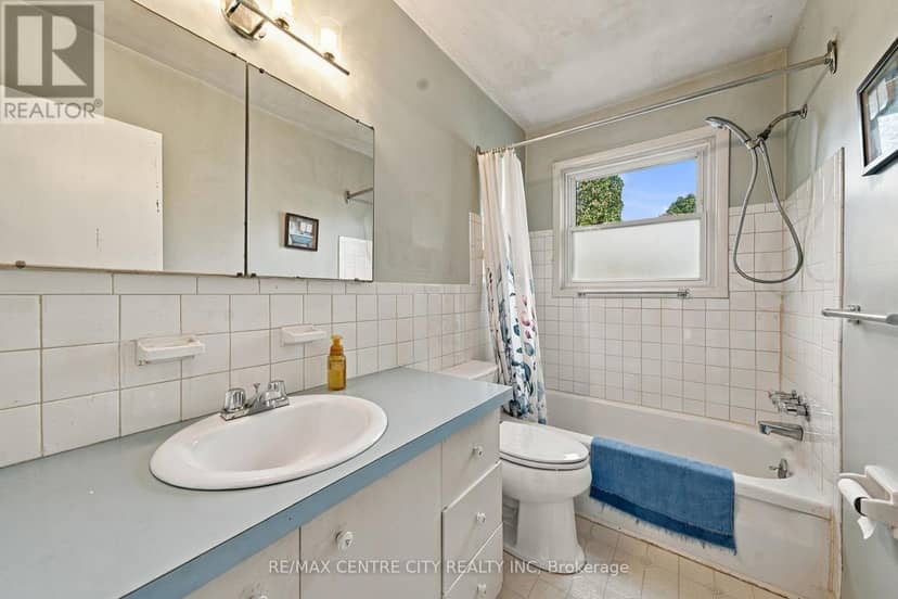 740 Dunboyne Crescent — photo 31 of 37