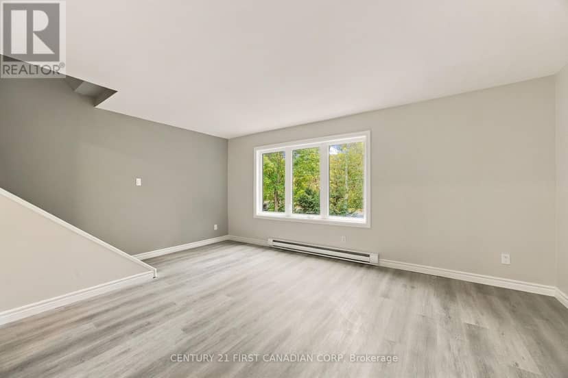 29 - 625 Griffith Street — photo 15 of 39