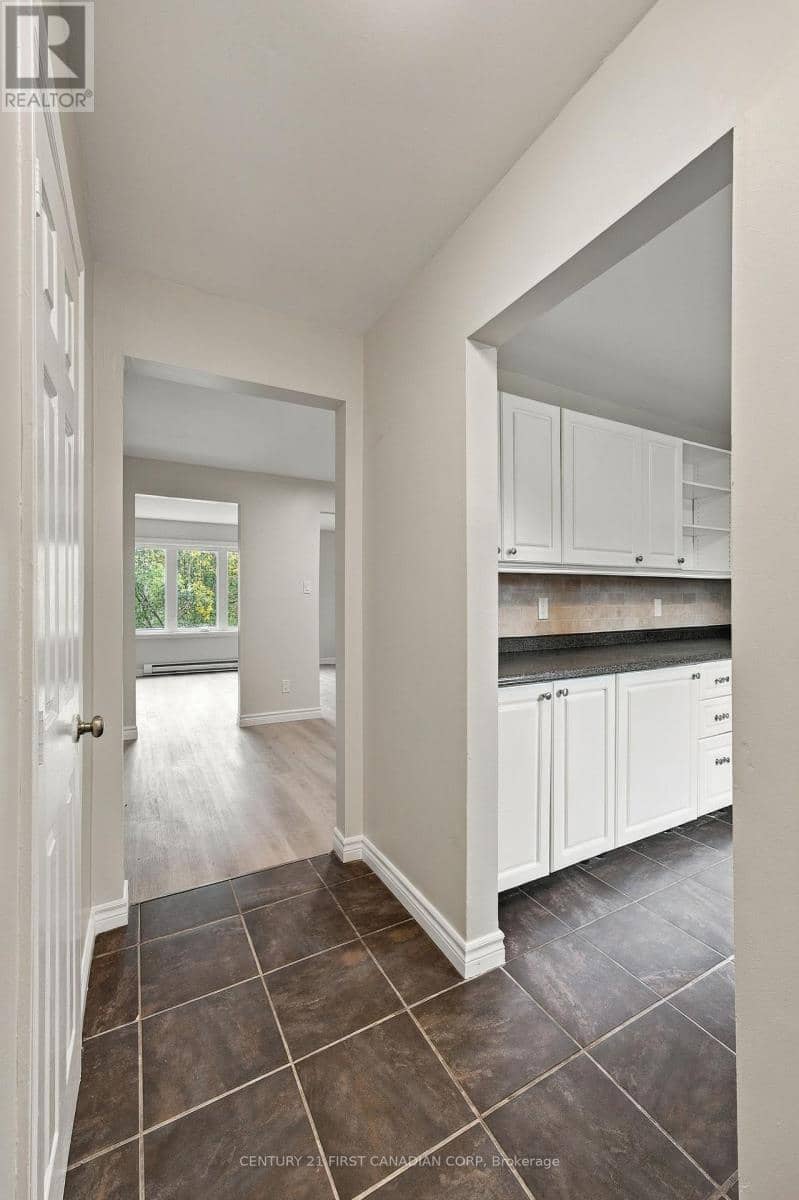 29 - 625 Griffith Street — photo 6 of 39