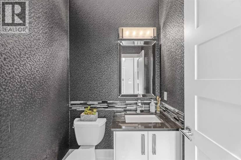 2750 26 Avenue SW — photo 24 of 40