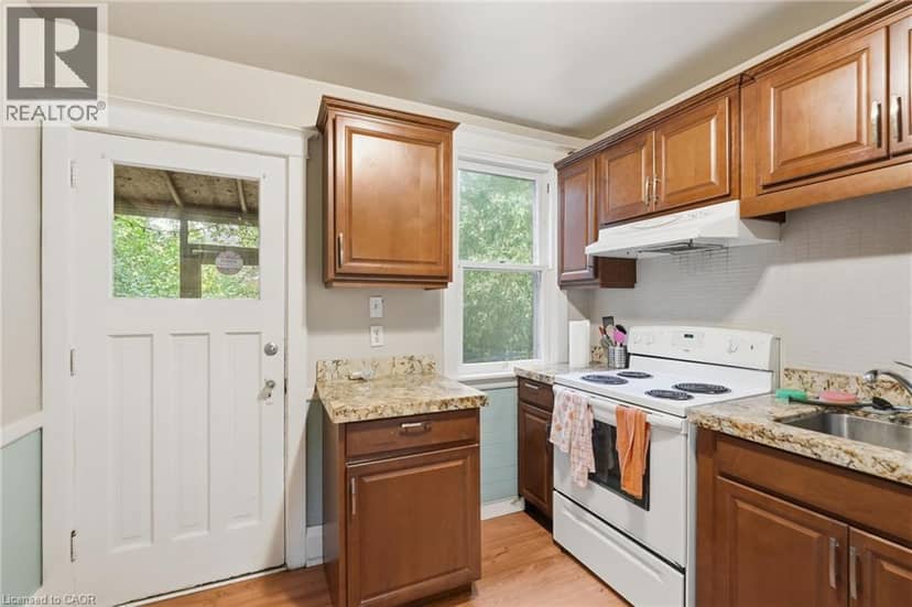 44 DALEWOOD Crescent — photo 10 of 30