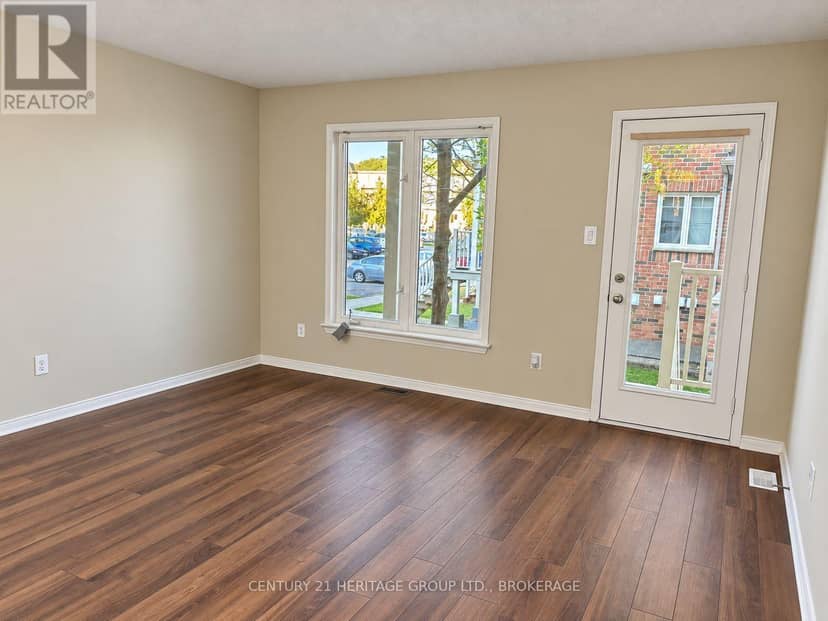 182 - 150 Urbancrest Private — photo 12 of 24