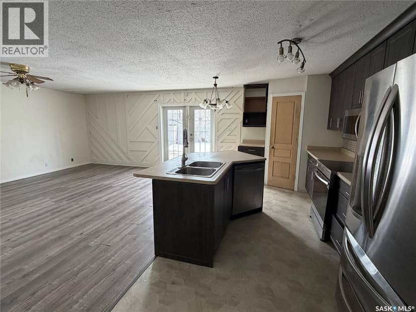 407 2nd STREET E, Meadow Lake, photo 2