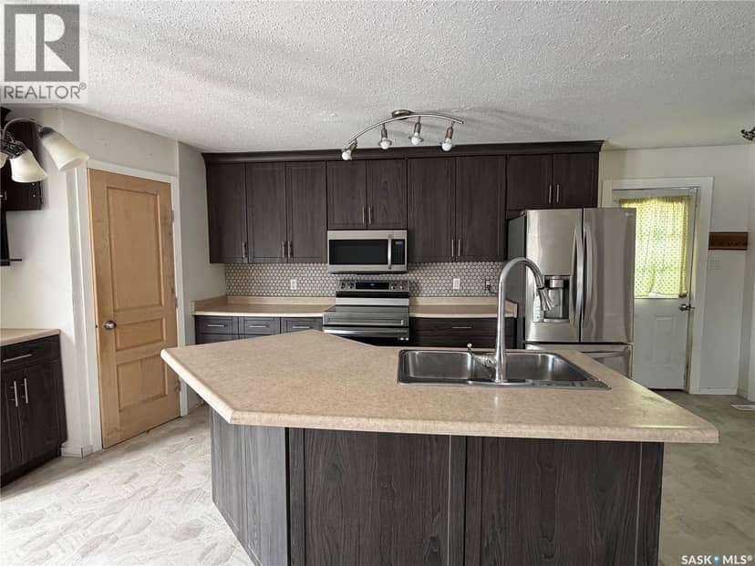 407 2nd STREET E, Meadow Lake, photo 3