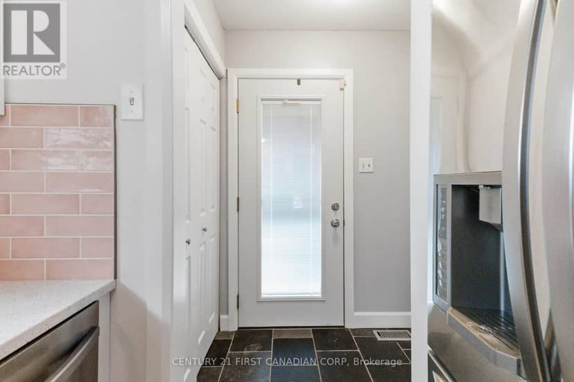 436 Ferndale Avenue, London South, photo 6