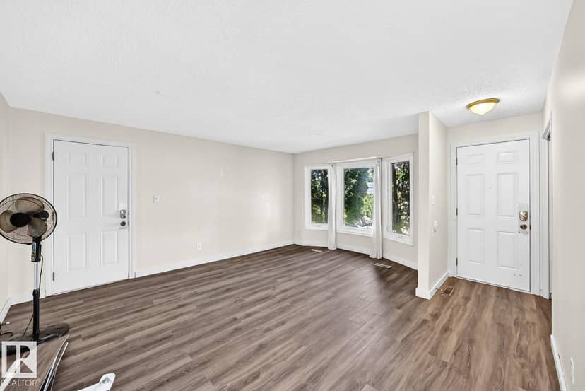 1020 60 ST NW — photo 11 of 40