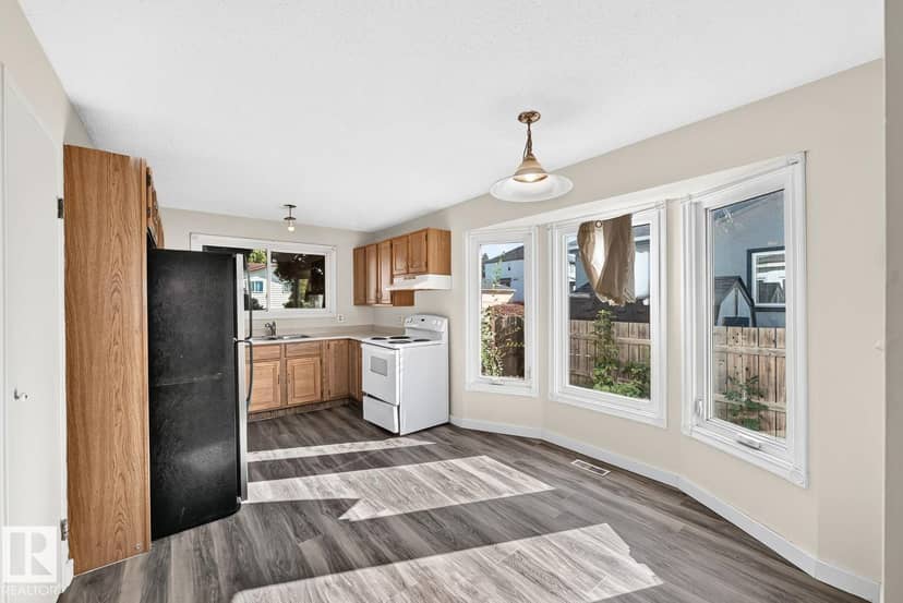 1020 60 ST NW — photo 9 of 40