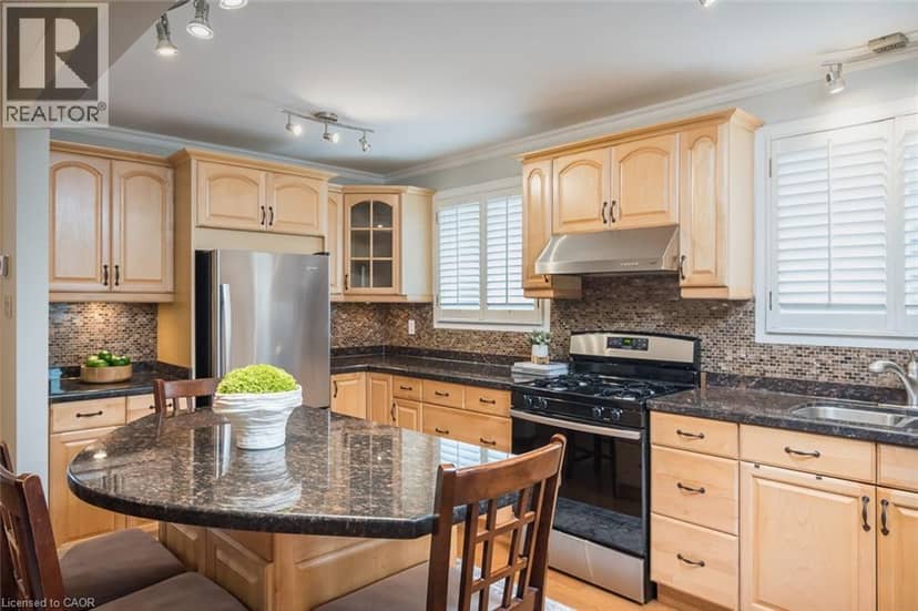 1237 REDBANK Crescent — photo 9 of 25