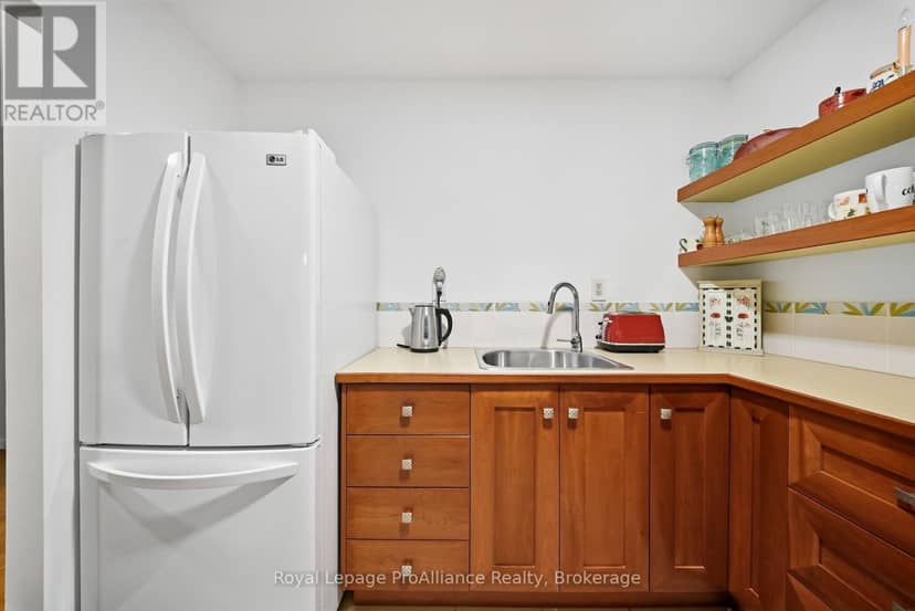 311C - 223 North Park Street — photo 13 of 40