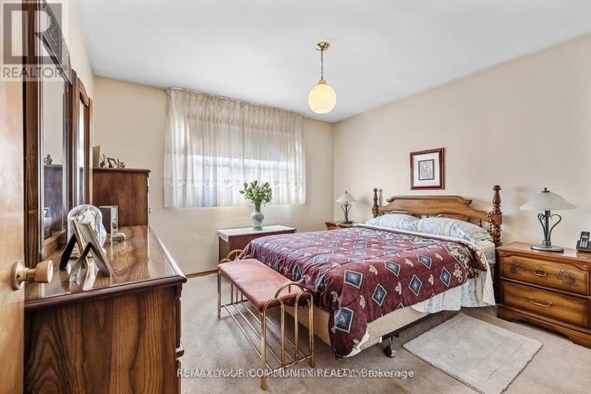 221 Elgin Mills Road W — photo 11 of 40
