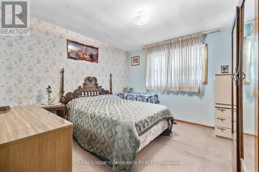 221 Elgin Mills Road W — photo 12 of 40