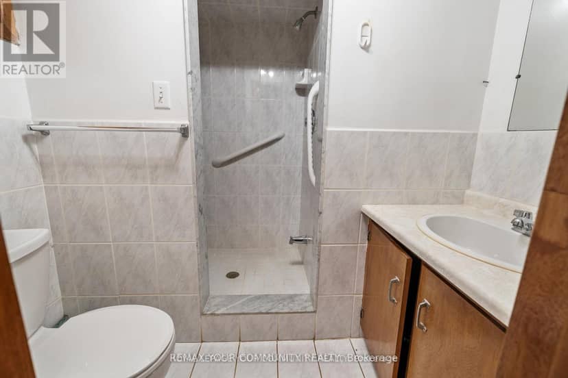221 Elgin Mills Road W — photo 17 of 40