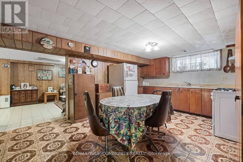 221 Elgin Mills Road W — photo 18 of 40