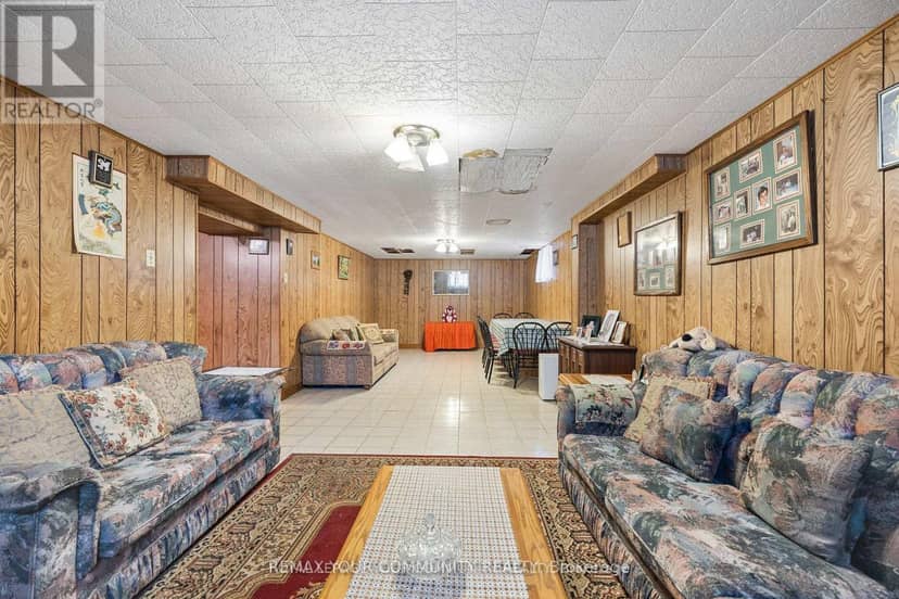221 Elgin Mills Road W — photo 22 of 40