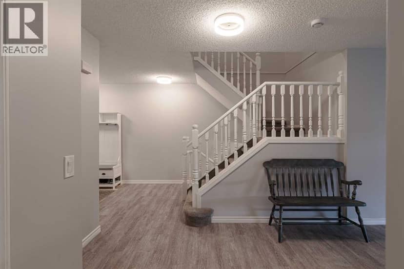 7 Richelieu Court SW — photo 18 of 40