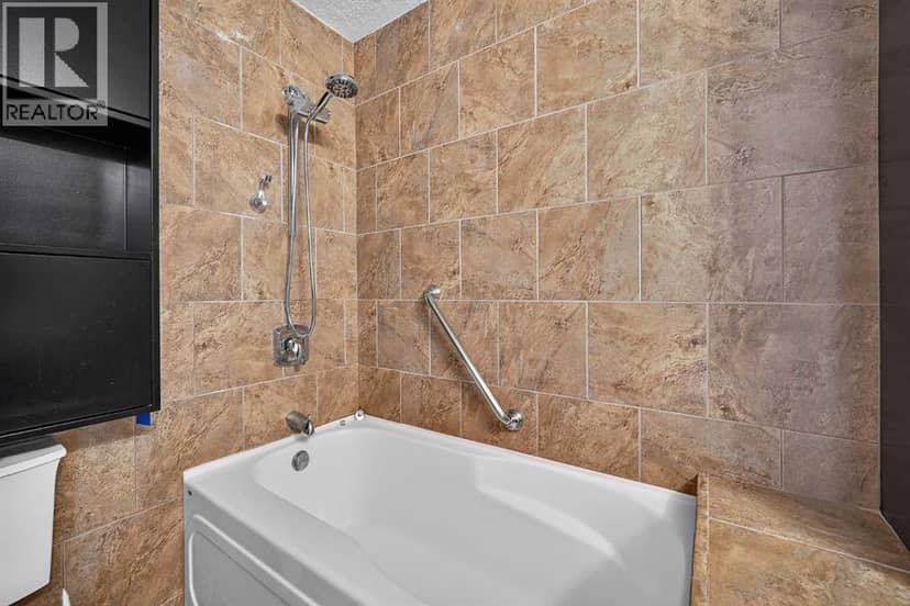 723 55 Avenue SW — photo 32 of 40