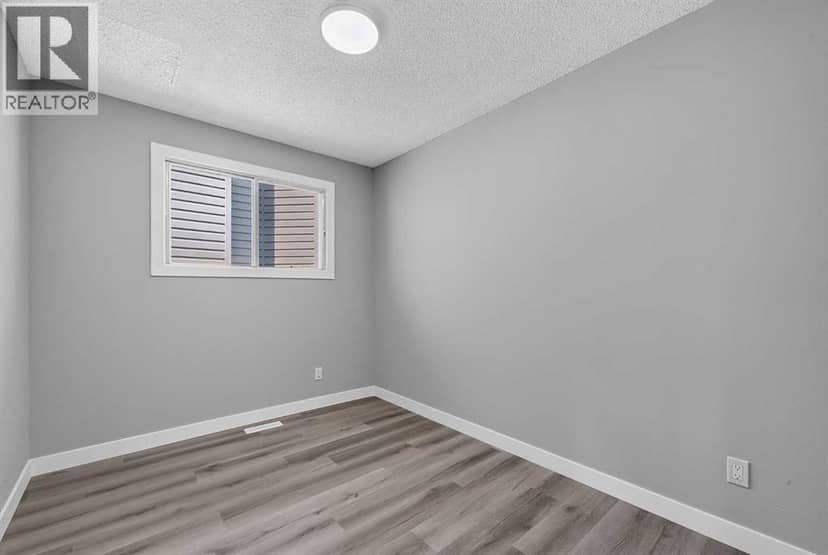 723 55 Avenue SW — photo 33 of 40
