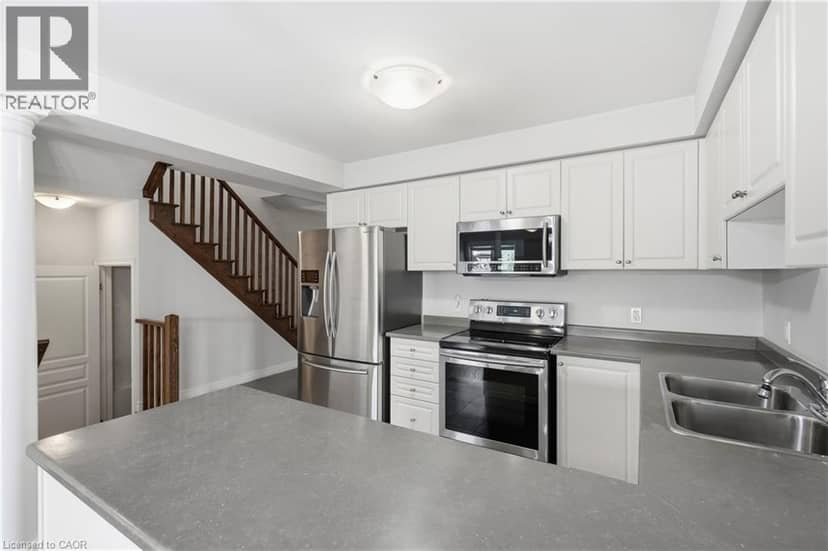 82 CHARLESWOOD Crescent — photo 10 of 38