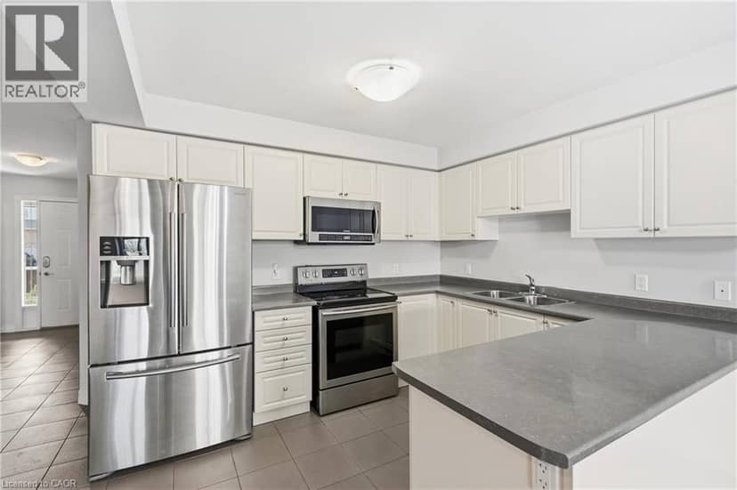 82 CHARLESWOOD Crescent, Hamilton, photo 6