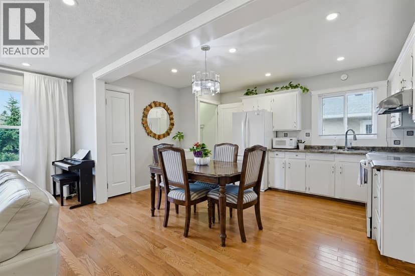 1303 Penedo Crescent SE — photo 11 of 40